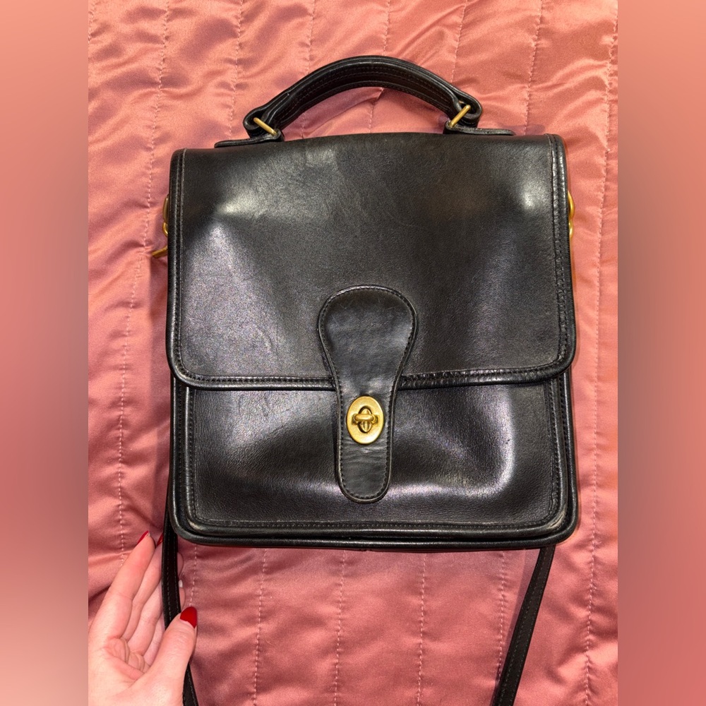 Vintage Coach (1994) Black Leather Station 5130 Crossbody Bag